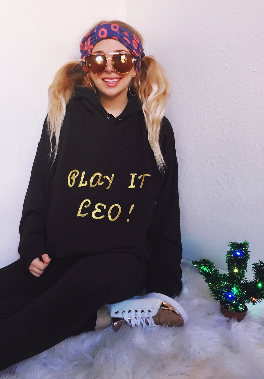 X SOLD X PLAY IT LEO! Gold Glitter Hoody Sweatshirt XL