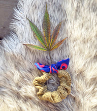 The Bowhow Scrunchie Banana Sweater Knit