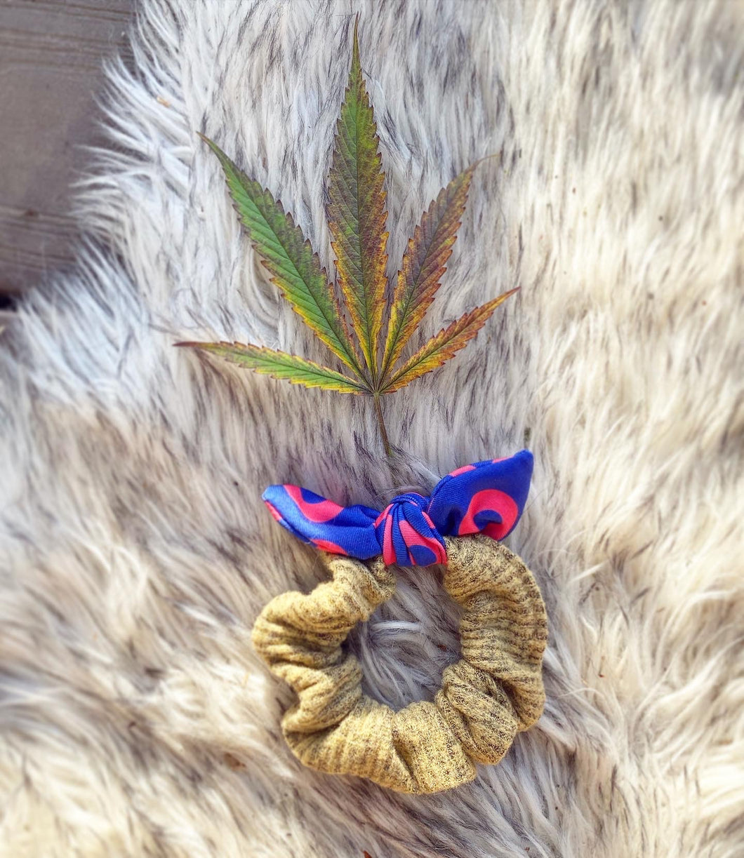 The Bowhow Scrunchie Banana Sweater Knit