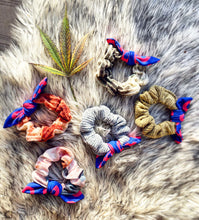 The Bowhow Scrunchie Peaches en Regalia