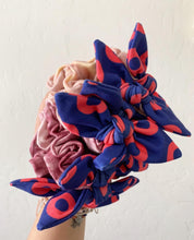 The Bowhow Scrunchie - Roses Are Free