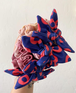 The Bowhow Scrunchie - Roses Are Free