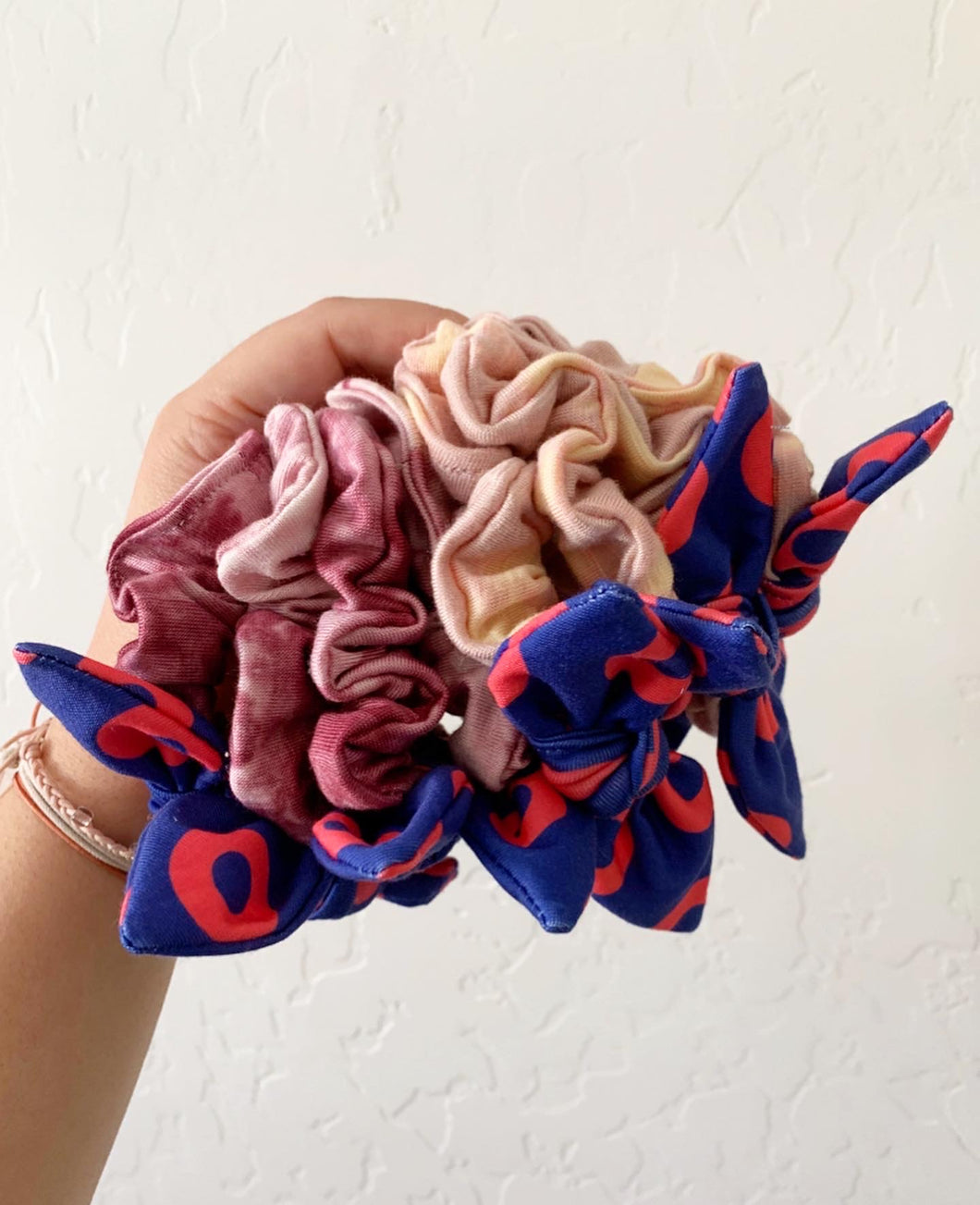 The Bowhow Scrunchie - Roses Are Free
